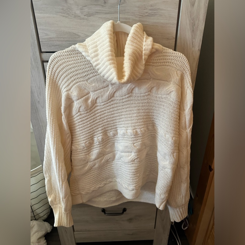 Soft comfortable sweater fits like a medium
